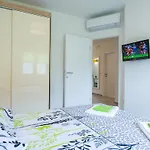 Birikina With Pool פורץ