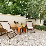 Birikina With Pool דירה *