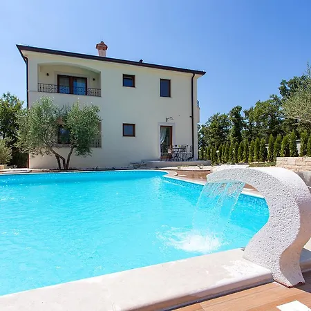 Lägenhet Birikina With Pool Poreč