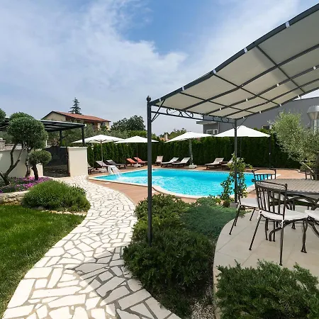 Lägenhet Birikina With Pool Poreč