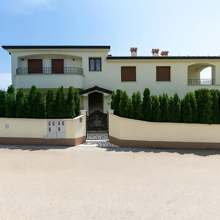 Birikina With Pool Lägenhet Poreč