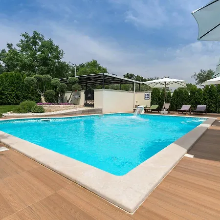 Birikina With Pool Lägenhet Poreč