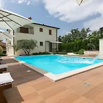 Apartman Birikina