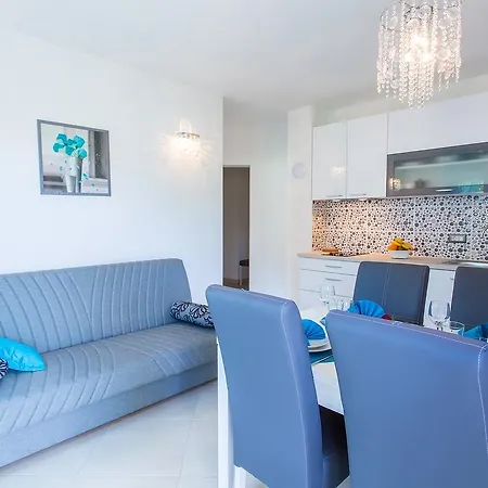 Birikina With Pool ポレッチ