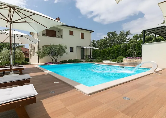 Apartman Birikina With Pool